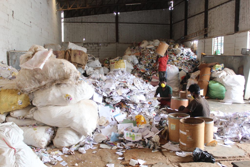 پسماند های خشک